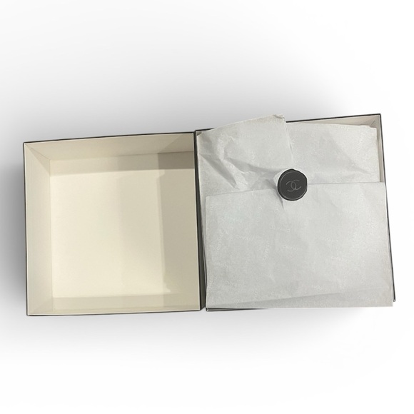 CHANEL Decorative Gift Box with Camellia Design - Picture 6 of 8